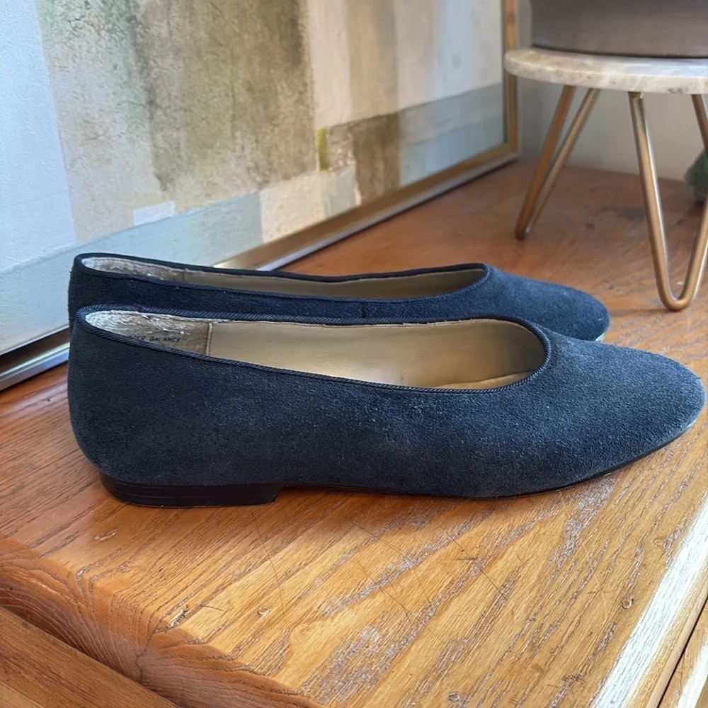 🌛GH Bass and Company navy blue suede ballet flats: